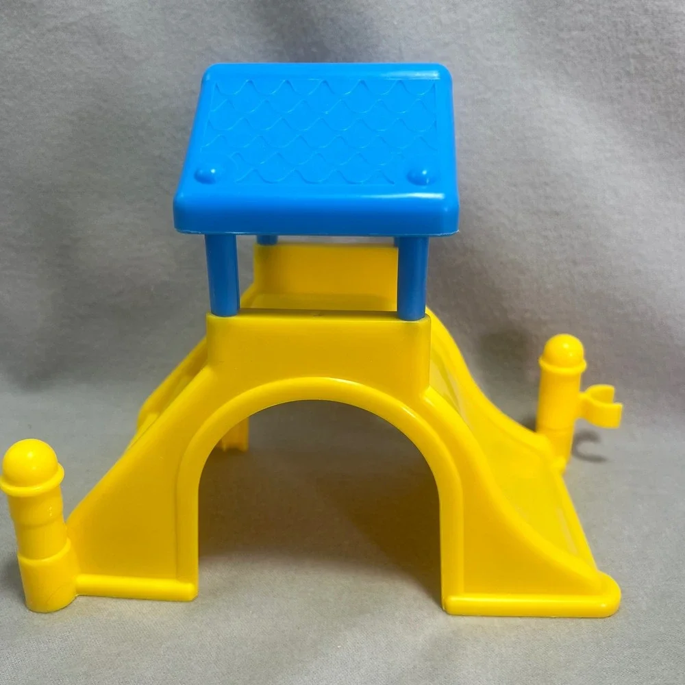 Fisher Price Little People Time-to-Learn Preschool Playset Musical 10 People